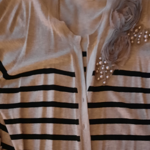Striped Cardigan with beads and flowers. - Picture 3 of 6